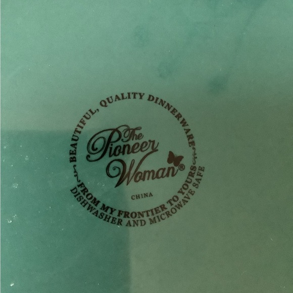 The pioneer woman, cowgirl lace pattern set of four salad/dessert plates - Picture 3 of 5